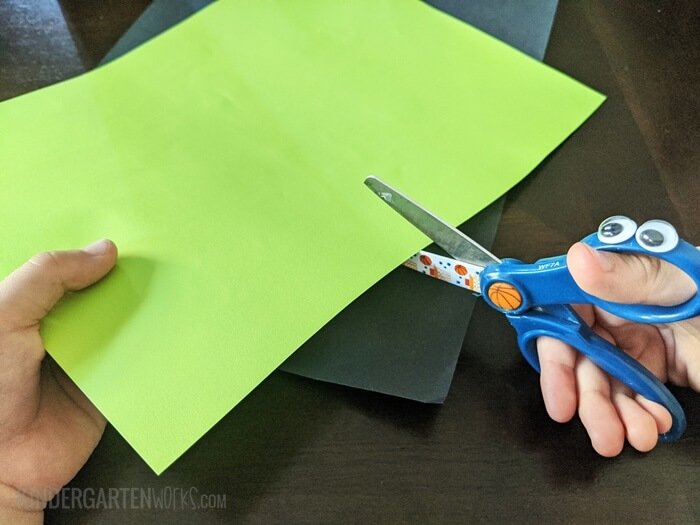 How To Hold Scissors Correctly