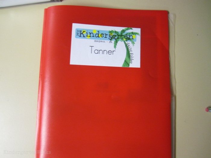 How to set up daily folders for kindergarten - add name labels